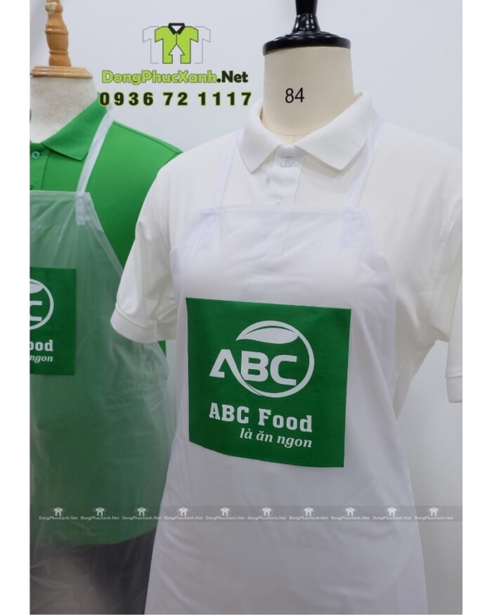 Tạp dề PVC trong suốt in logo ABC Food dùng trong ngành thực phẩm.