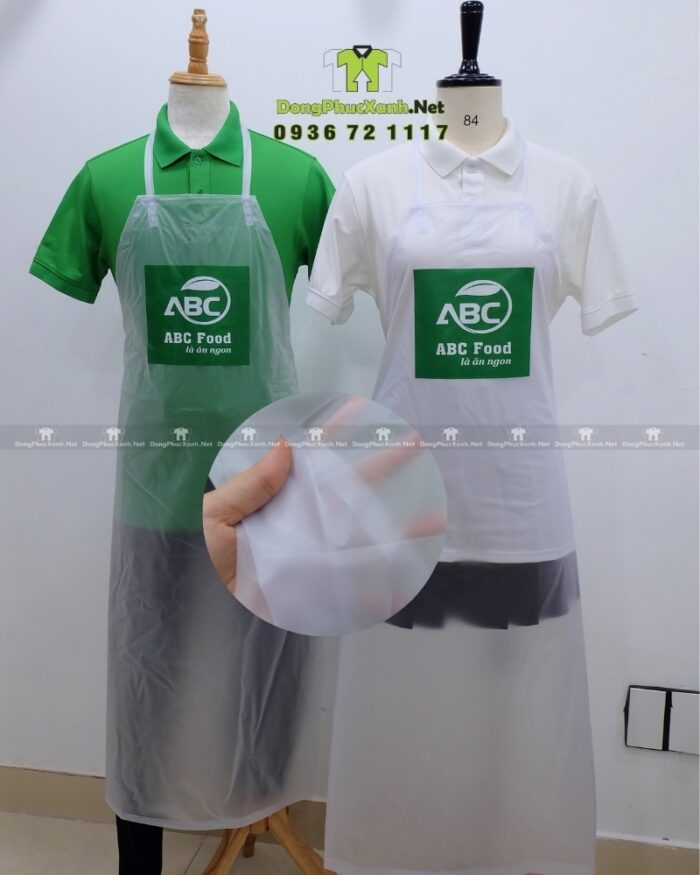 Tạp dề PVC trong suốt in logo ABC Food dùng trong ngành thực phẩm.