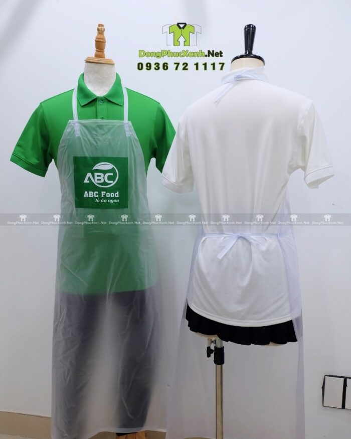 Tạp dề PVC trong suốt in logo ABC Food dùng trong ngành thực phẩm.