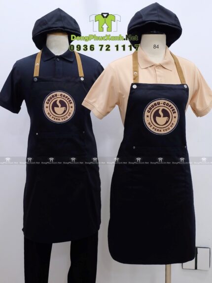 Tạp dề đồng phục quán cà phê màu xanh đen, in logo Churu Coffee.