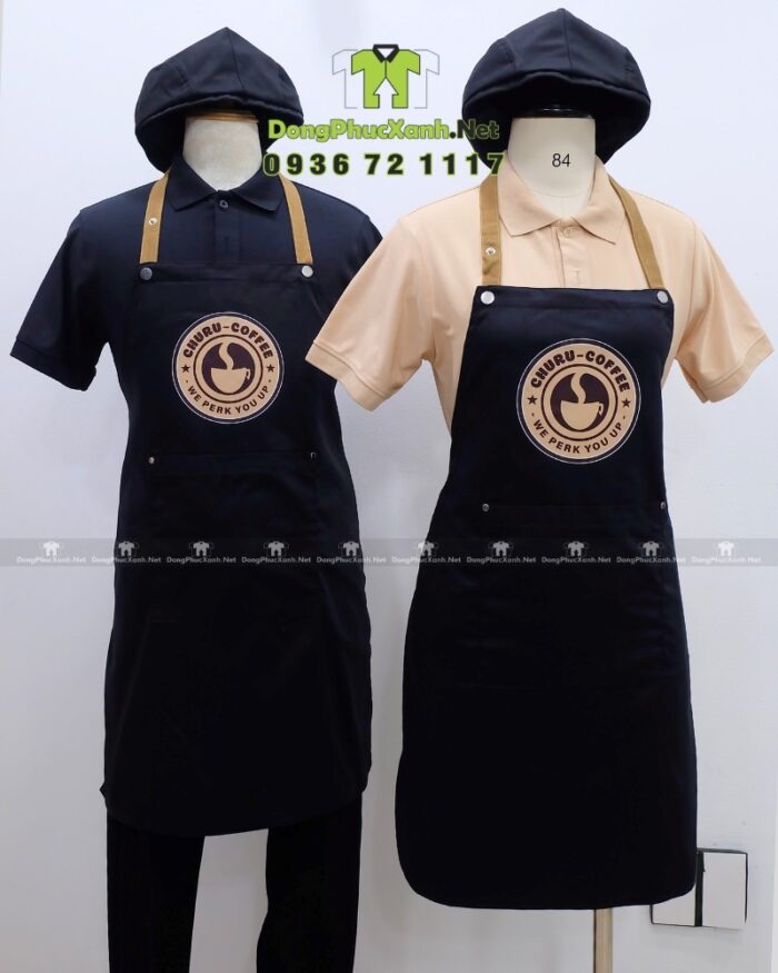 Tạp dề đồng phục quán cà phê màu xanh đen, in logo Churu Coffee.