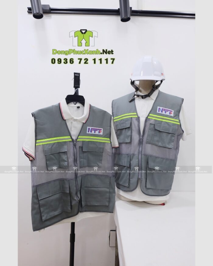 Áo gile kỹ sư màu xám phối lưới phản quang in logo NTP trước và sau áo