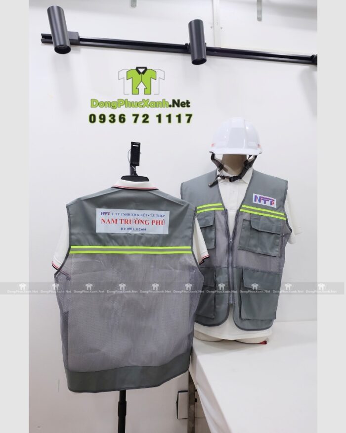 Áo gile kỹ sư màu xám phối lưới phản quang in logo NTP trước và sau áo