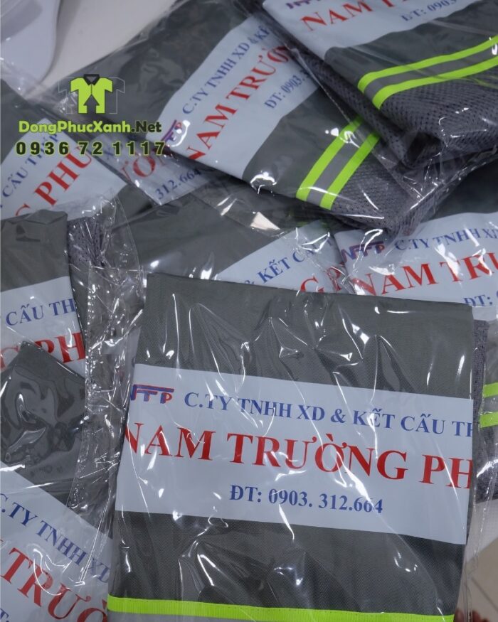 Áo gile kỹ sư màu xám phối lưới phản quang in logo NTP trước và sau áo