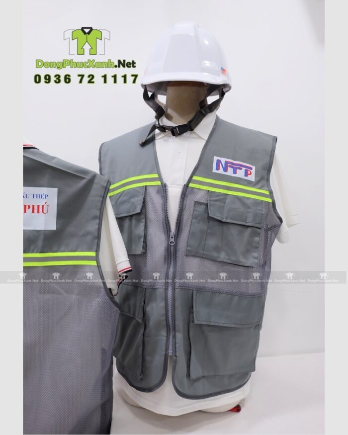 Áo gile kỹ sư màu xám phối lưới phản quang in logo NTP trước và sau áo