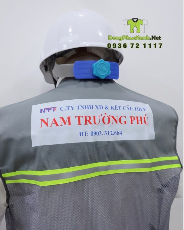 Áo gile kỹ sư màu xám phối lưới phản quang in logo NTP trước và sau áo