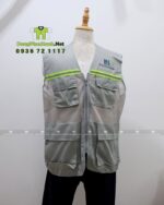 Áo gile kỹ sư màu xám, vải kaki 65 phối lưới, in logo Phúc Hưng, phản quang nổi bật