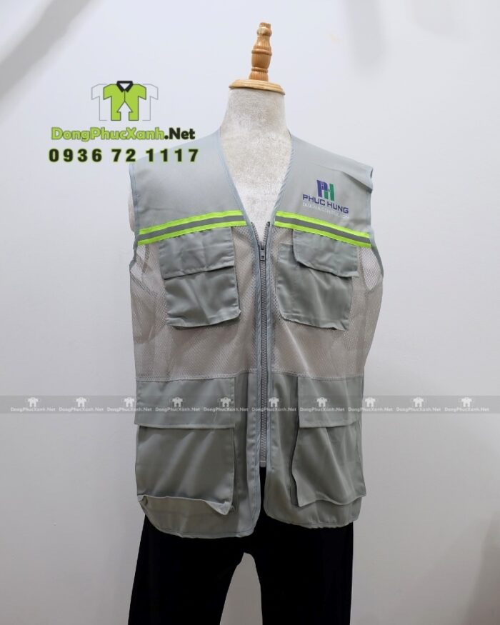 Áo gile kỹ sư màu xám, vải kaki 65 phối lưới, in logo Phúc Hưng, phản quang nổi bật