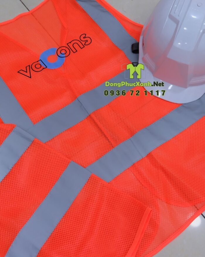 Áo gile phản quang màu cam nổi bật, có dải phản quang an toàn, in logo VACONS chuyên nghiệp