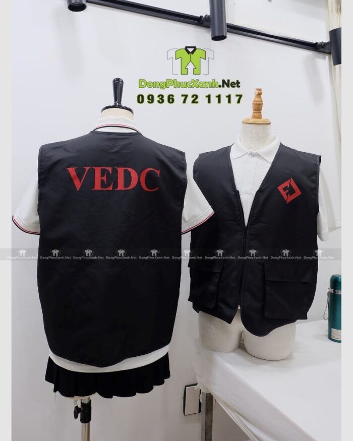 Áo gile dù gió màu đen in logo VEDC mặt trước và mặt sau