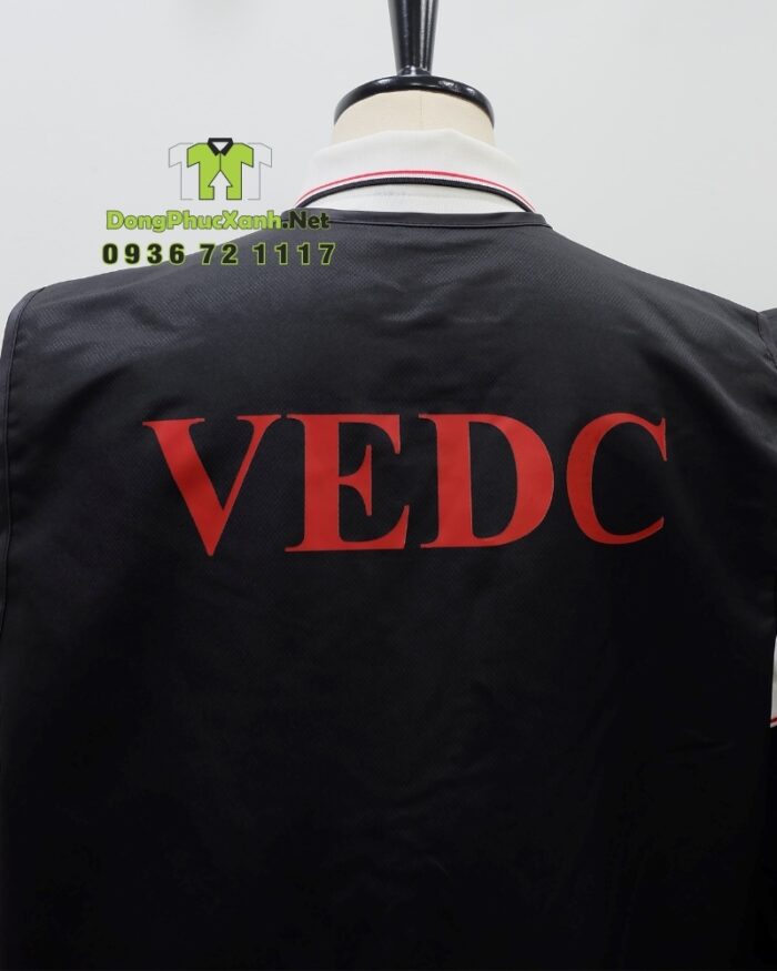 Áo gile dù gió màu đen in logo VEDC mặt trước và mặt sau