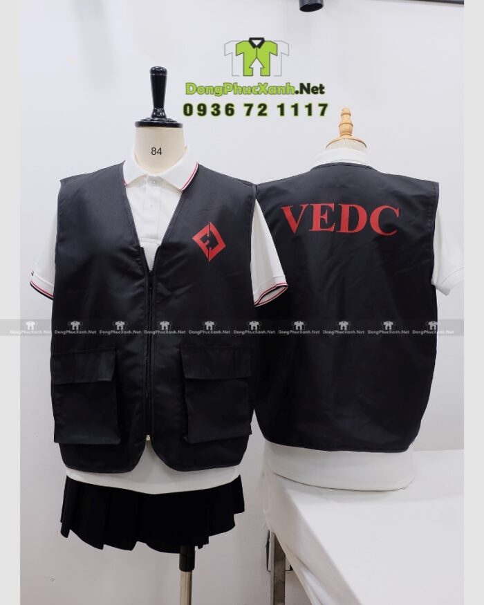 Áo gile dù gió màu đen in logo VEDC mặt trước và mặt sau