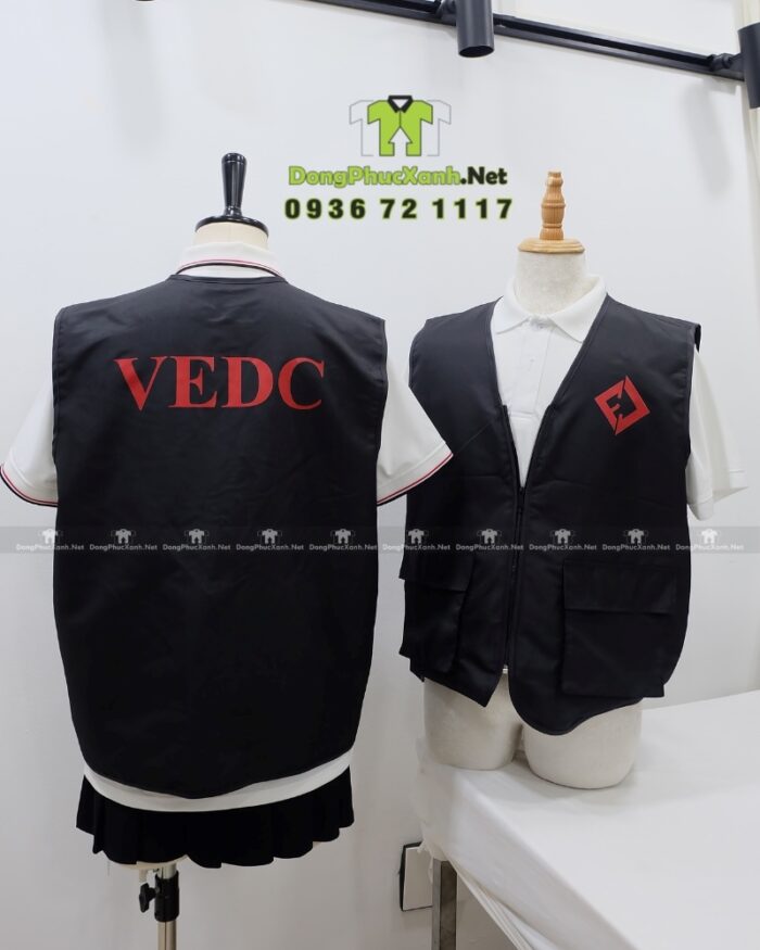 Áo gile dù gió màu đen in logo VEDC mặt trước và mặt sau