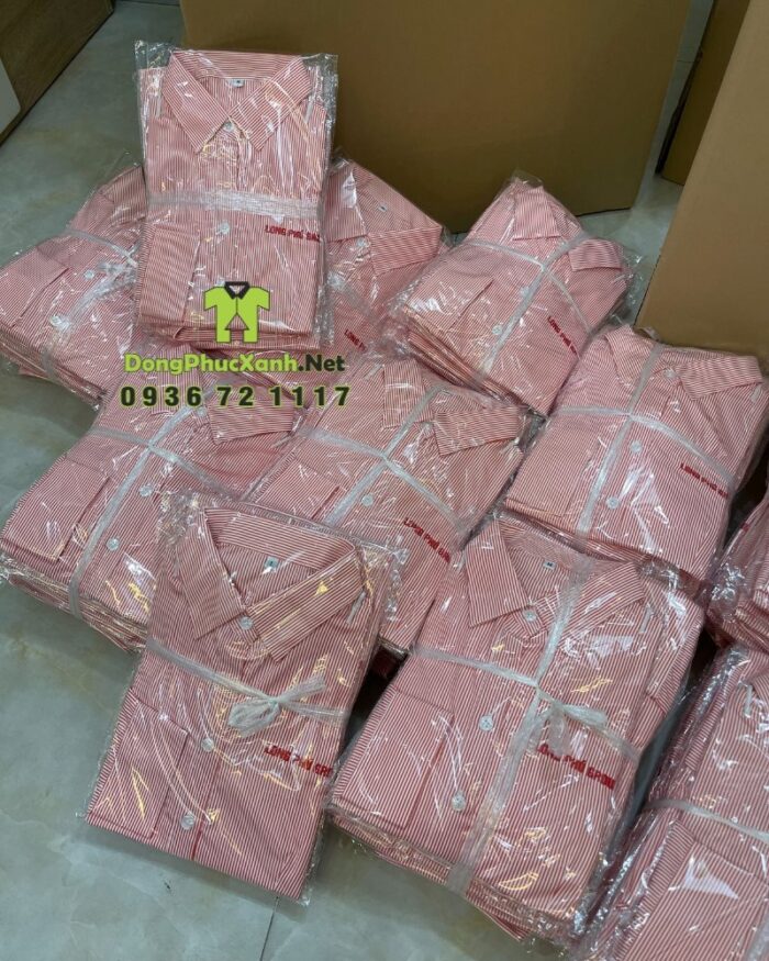 Áo sơ mi đồng phục vải kate sọc, màu hồng nhạt, thêu logo Long Phú Group
