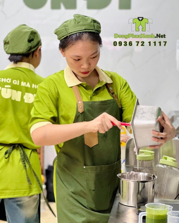 Áo thun đồng phục quán trà sữa Ún Đy, chất cá sấu poly, thiết kế thoải mái, in logo nổi bật