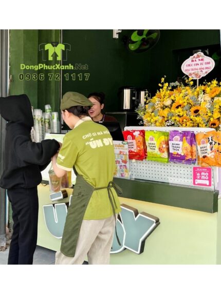 Áo thun đồng phục quán trà sữa Ún Đy, chất cá sấu poly, thiết kế thoải mái, in logo nổi bật
