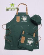 Đồng phục quán cà phê gồm tạp dề và nón in logo INDI TEA