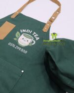 Đồng phục quán cà phê gồm tạp dề và nón in logo INDI TEA