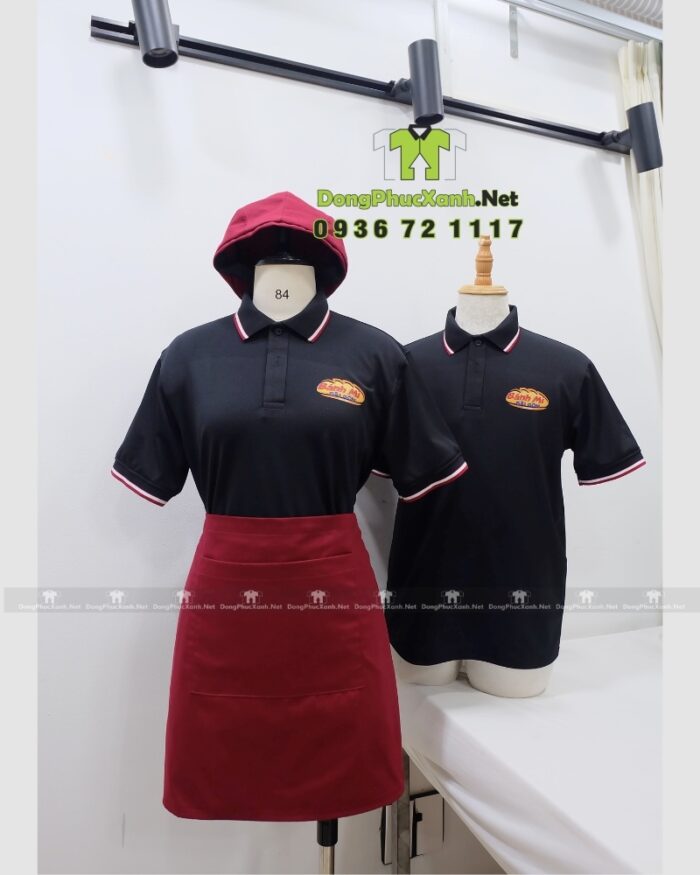 Bộ đồng phục nhân viên bánh mì gồm áo thun, tạp dề và nón màu đỏ đô