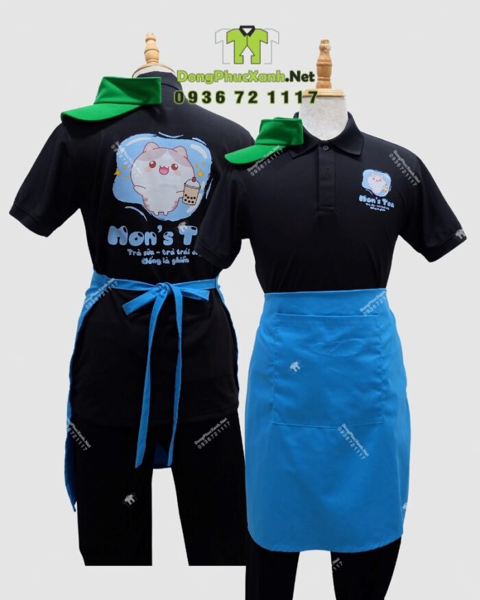 Đồng phục nhân viên Mon’s Tea gồm áo thun đen in logo và nón vải kaki xanh lá