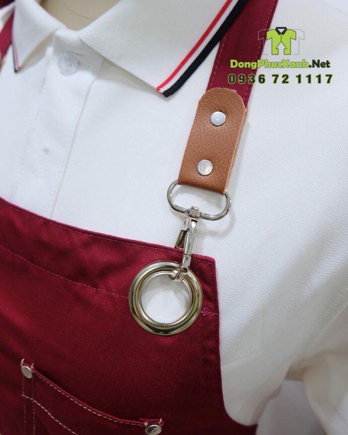 Tạp dề kaki đỏ đô in logo quán Bánh Mì 3 Râu