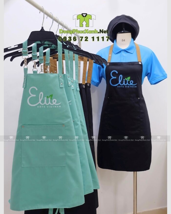 Tạp dề Elite màu đen cho giáo viên và màu xanh cho học sinh.