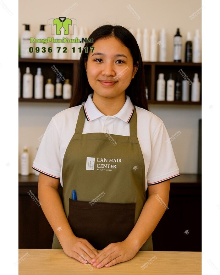 Tạp dề tiệm tóc Lan Hair Center màu xanh rêu phối túi nâu nổi bật