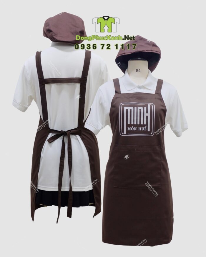 Tạp dề đồng phục màu nâu in logo Minh Món Huế rõ nét