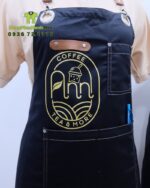 Tạp dề Ann Coffee màu đen in logo nổi bật và tinh tế