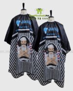 Áo choàng cắt tóc Jun 88 màu đen in logo và họa tiết barber