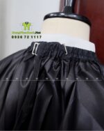 Áo choàng cắt tóc Jun 88 màu đen in logo và họa tiết barber