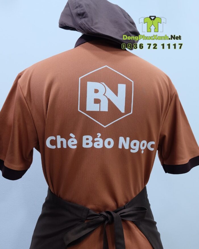 Đồng phục tiệm chè Chè Bảo Ngọc gồm áo thun, tạp dề, nón