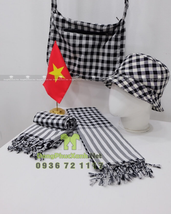 Khăn rằn Nam Bộ sọc trắng đen chất liệu poly