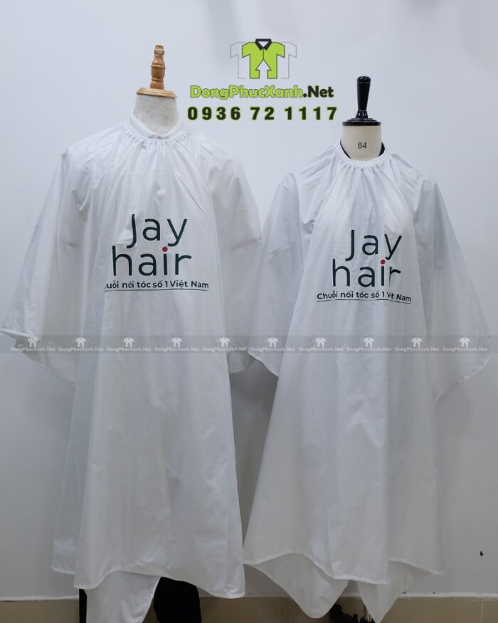 Áo choàng cắt tóc Jay Hair màu trắng in logo thương hiệu
