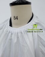 Áo choàng cắt tóc Jay Hair màu trắng in logo thương hiệu