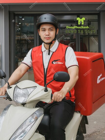 Áo gile gió nhân viên GunShop.vn màu đỏ in logo thương hiệu