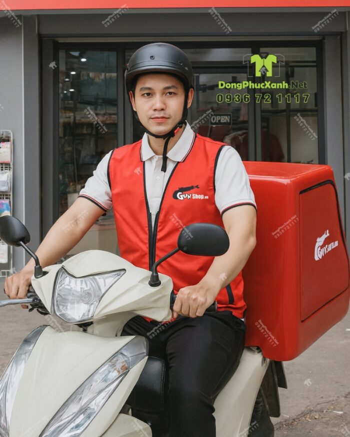 Áo gile gió nhân viên GunShop.vn màu đỏ in logo thương hiệu