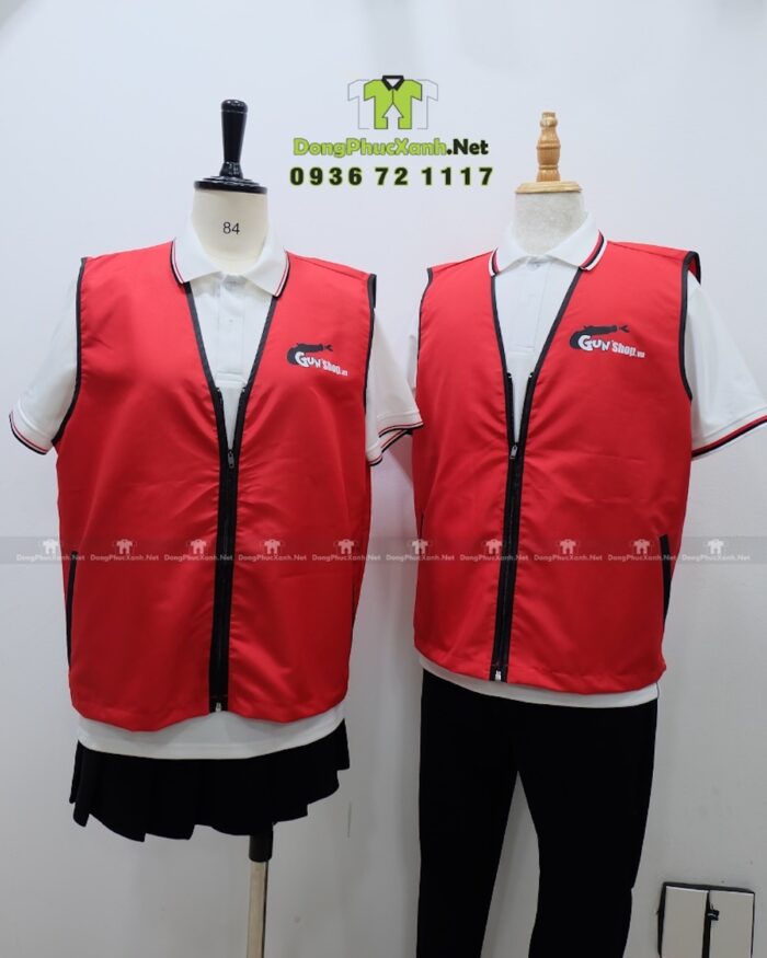 Áo gile gió nhân viên GunShop.vn màu đỏ in logo thương hiệu