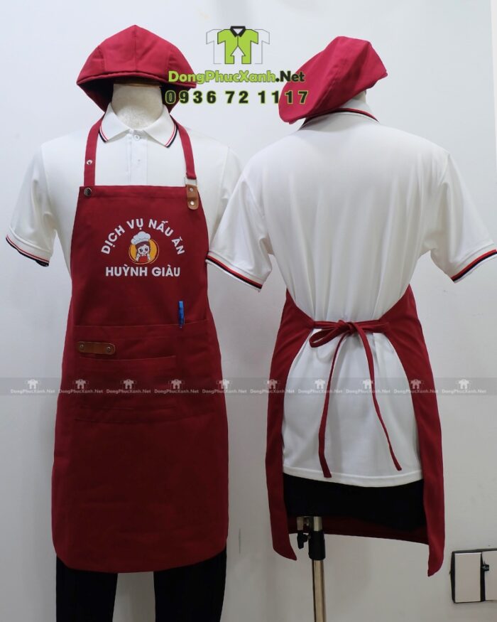 Tạp dề màu đỏ đô Huỳnh Giàu dáng dài in logo kèm nón