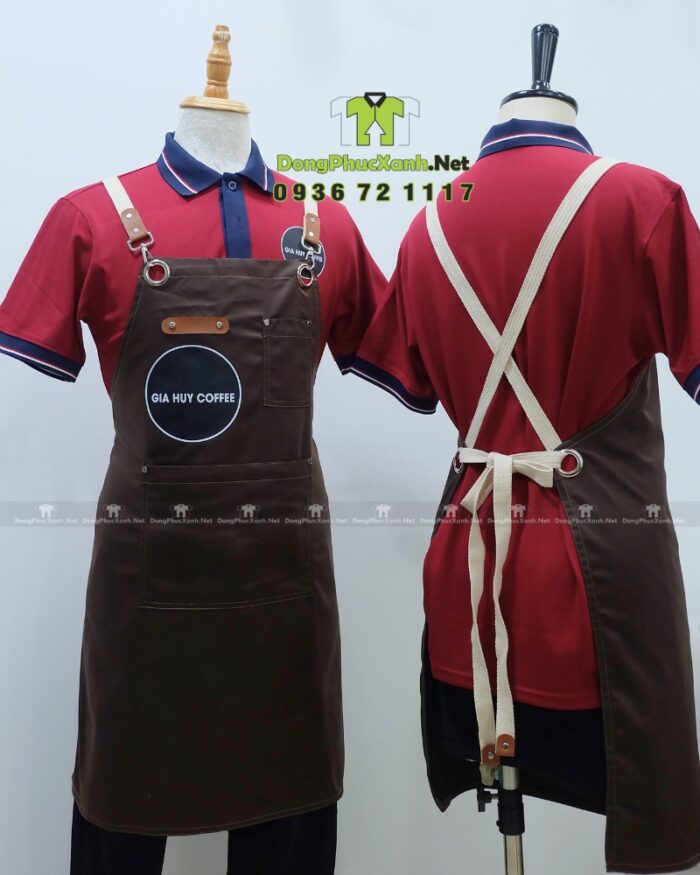 Tạp dề nhân viên Gia Huy Coffee màu nâu phối da in logo.