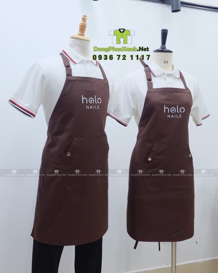 Tạp dề tiệm nail Halo Nails màu nâu in logo thương hiệu