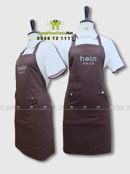 Tạp dề tiệm nail Halo Nails màu nâu in logo thương hiệu