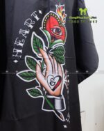 Áo choàng không bám tóc Heart & Hands in tên tiệm tóc nam nữ cao cấp