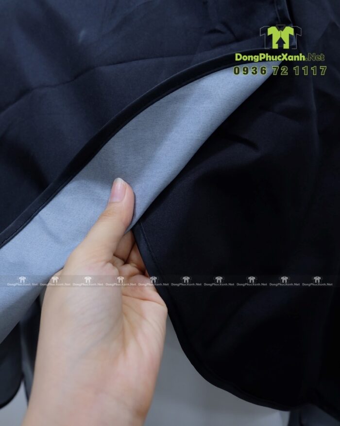 Áo choàng không bám tóc Heart & Hands in tên tiệm tóc nam nữ cao cấp