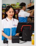 Áo gile nhân viên bán hàng Faso Mart màu xanh trắng vải dù chéo