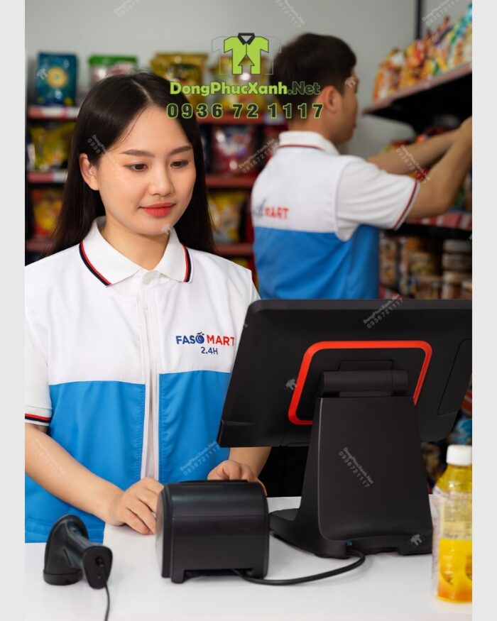 Áo gile nhân viên bán hàng Faso Mart màu xanh trắng vải dù chéo