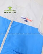 Áo gile nhân viên bán hàng Faso Mart màu xanh trắng vải dù chéo
