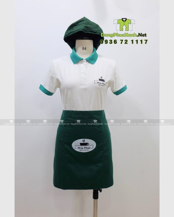 Đồng phục nhân viên quán cà phê Win Phát gồm áo polo, tạp dề ngắn và nón