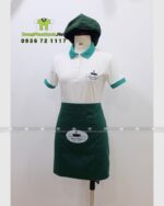 Đồng phục nhân viên quán cà phê Win Phát gồm áo polo, tạp dề ngắn và nón