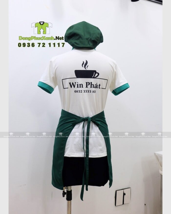 Đồng phục nhân viên quán cà phê Win Phát gồm áo polo, tạp dề ngắn và nón